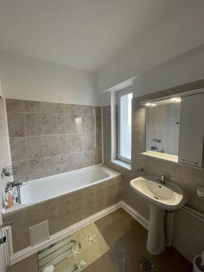 Luanaapartments# 40B Otopeni Luaran gambar
